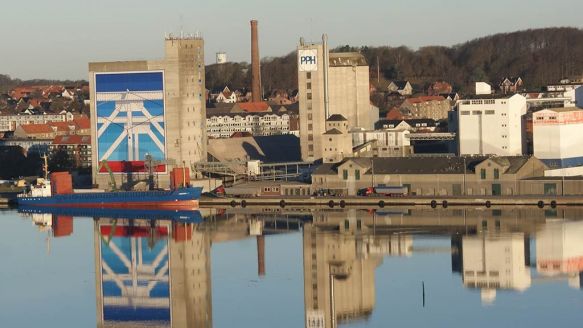 Mural on the Hedegaard silo in Aalborg