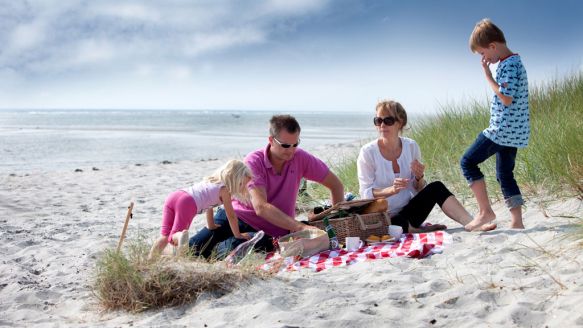 Familly enjoying the beach on the east coast